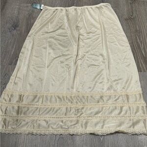 New Underscore Beige Slip Large L G15